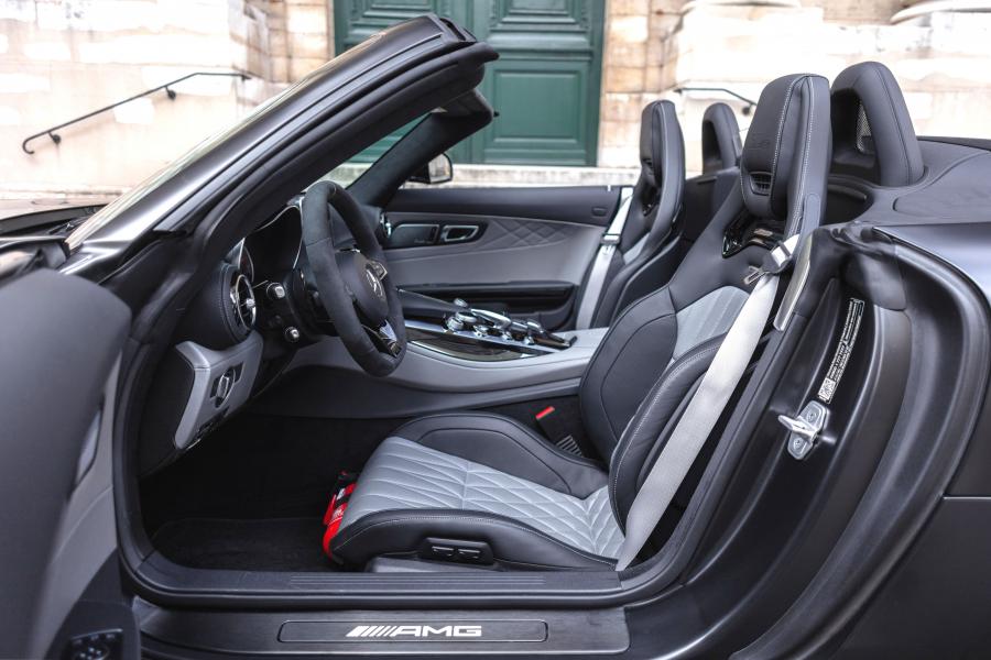 Интерьер Mercedes-AMG GT C Roadster Edition 50 (R190) 2017 года  (фото 20 из 26)